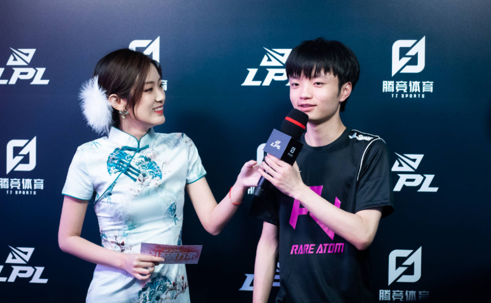 而归化球员 而归化球员